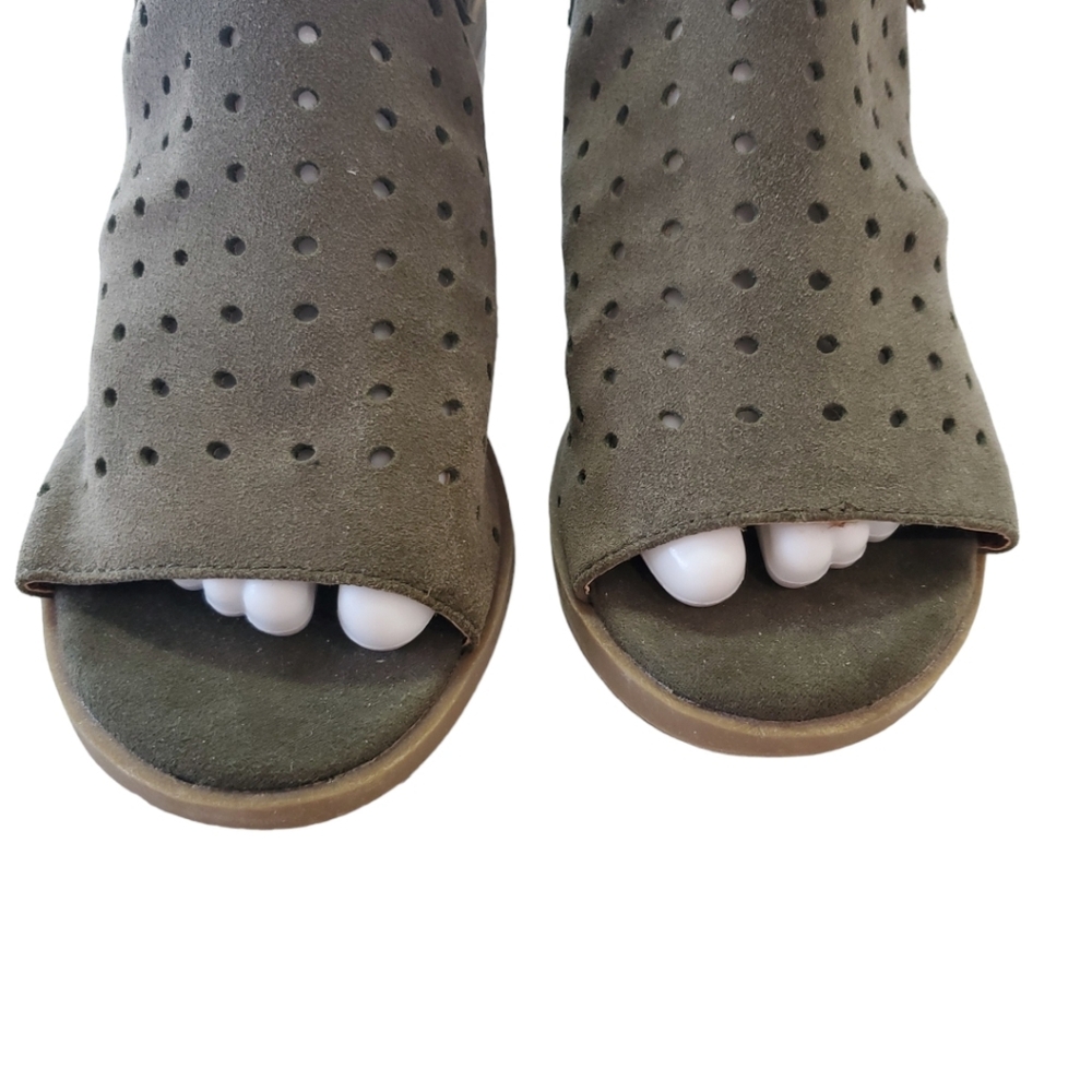 Steve Madden Leather Ginelle Olive Green Bootie Size 7.5 - Picture 6 of 16